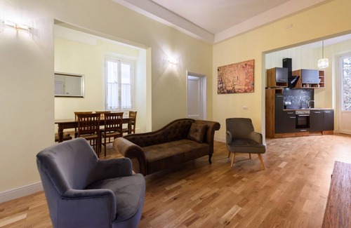 Careggi Rifredi Apartment | Fabbroni 3 bedrooms in Florence by Mmega