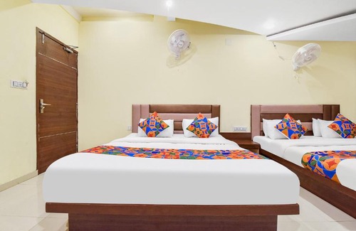 Navrangpura Hotel | FabExpress Poonam Palace