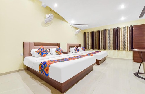 Navrangpura Hotel | FabExpress Poonam Palace