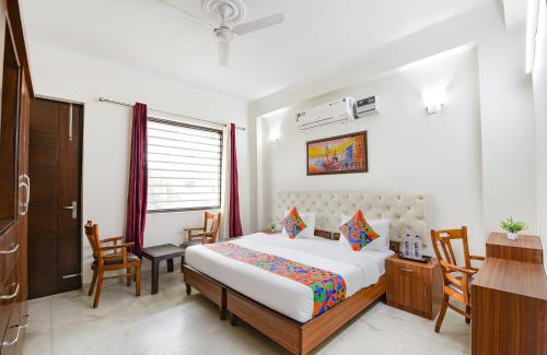 Gurugram Hotel | FabHotel Comfy Cottage
