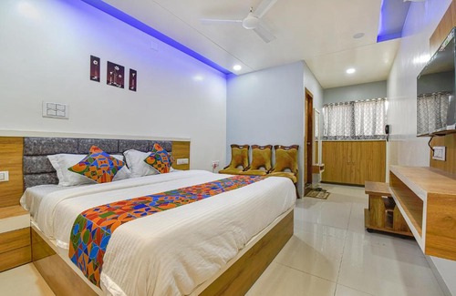 Ahmedabad Hotel | FabHotel Dev Palace
