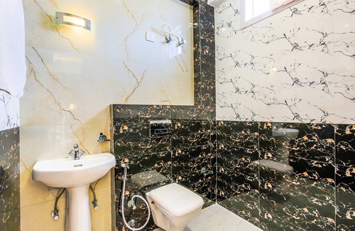 Dharavi Hotel | Fabhotel Dolphin Residency