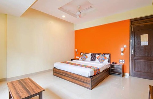 Shivajinagar Hotel | Fabhotel Envirosafe Stays