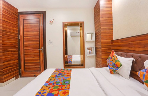 Janakpuri Hotel | Fabhotel Gold Inn