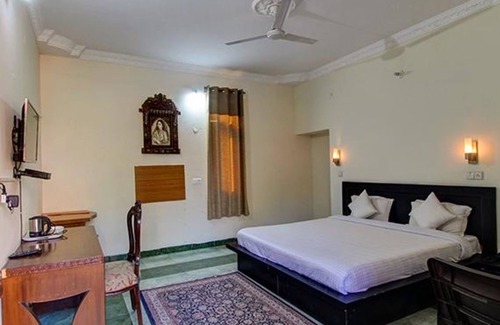 Kalka Hotel | Fabhotel Pinjore Holiday Home