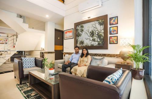 DLF Phase 3 Hotel | FabHotel Rivlet Residency