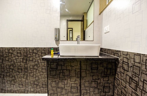 Jasola Hotel | Fabhotel Ssensse