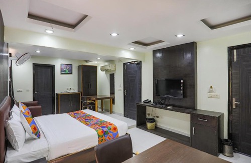 Patel Nagar Hotel | FabHotel Trio Continental Patel Nagar