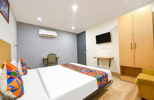 Janakpuri Hotel | FabHotel Twamev