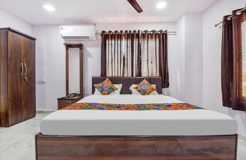 Ahmedabad Hotel | FabHotel Vishwa Palace