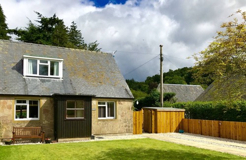 St Fillans House | Fabulous cottage with sauna, log cabin and wifi - all within conservation area