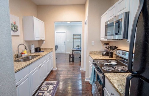 Near East Side Apartment | Fabulous Newly Renovated 2Br/1Ba Near Downtown