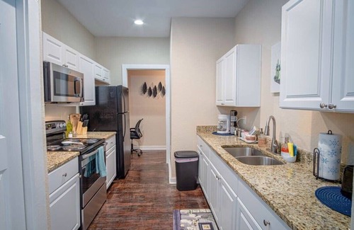 Near East Side Apartment | Fabulous Newly Renovated 2Br/1Ba Near Downtown