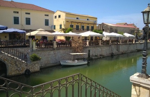 Melikia House | Fabulous traditional 3 bedroom house next to the river on Corfu island