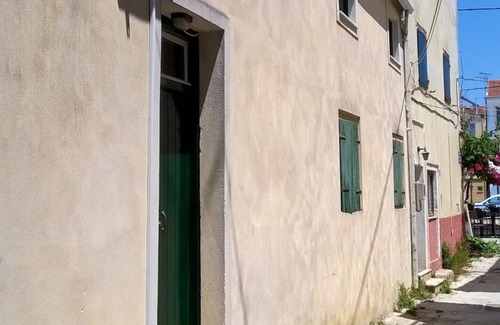 Melikia House | Fabulous traditional 3 bedroom house next to the river on Corfu island