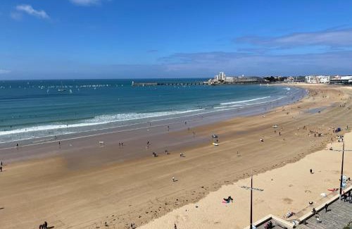 Les Sables d'Olonne Apartment | Face Mer vue d'exception Studio rénové au 9ème étage