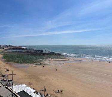 Les Sables d'Olonne Apartment | Face Mer vue d'exception Studio rénové au 9ème étage