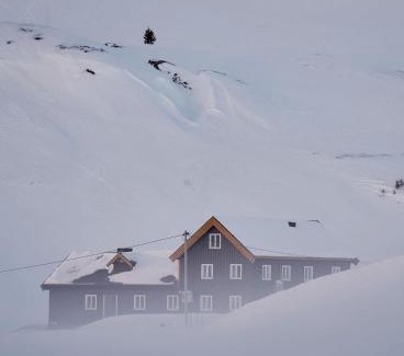Vaga Municipality House | Fagerstrand, storhytte ved Bygdin i Jotunheimen