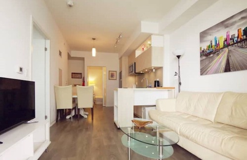 The Peanut Condo | Fairview Mall& Don mills Subway longterm 2+2Condo