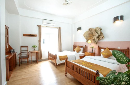 Phong Nha Bed & Breakfast | FALCON HOTEL & BAR
