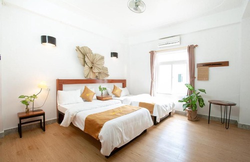 Phong Nha Bed & Breakfast | FALCON HOTEL & BAR