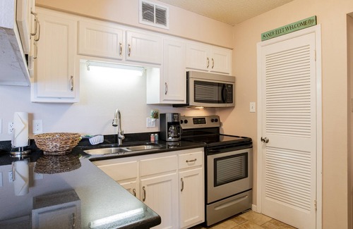 Gulf Shores Condo | Fall Discount! Beachside w/heated pool!