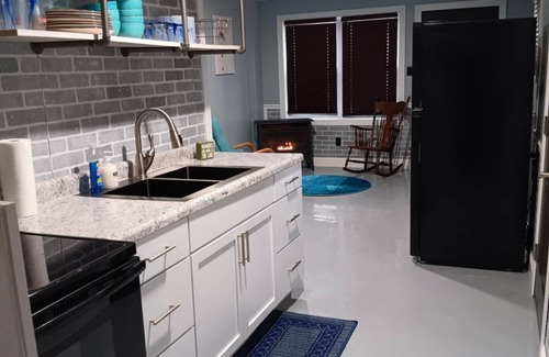 Carrollton Cottage | Fall, fireplace, fire pit @Leesville Lake 2 Private Bdrms NO Stairs Discounts