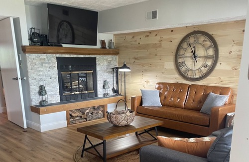 Lake Harmony Condo | Fall Poconos Retreat with Views of Big Boulder Lake and Mountain!