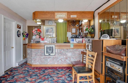 Niagara Falls Hotel | Falls Inn Near Casino Niagara By OYO