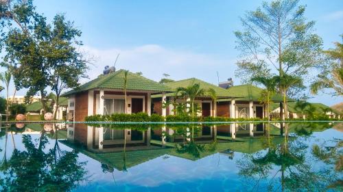 Cua Lap Resort | Famiana Green Villa