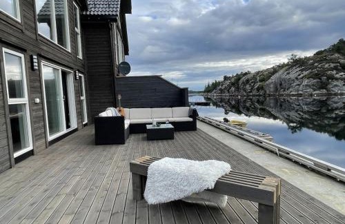 Rolvsnes House | Familierorbu på Bømlo, Family rorbu on Bømlo