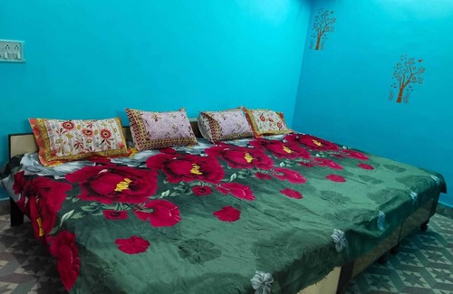 Panch Batti Cottage | Family atmosphere Guest Room With Double Bed + Single Bed With Cooling Duckting