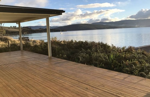 Dennes Point House | Family Beach (front) House