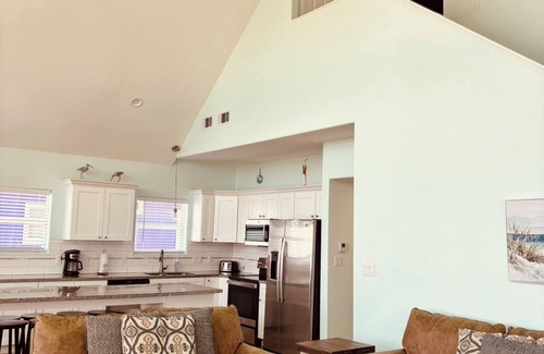 Gilchrist House | FAMILY BEACH FRONT with amazing ocean views and great loft