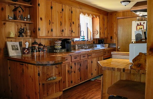 Pinetop-Lakeside Cabin | Family Cabin in the Pines. All Wood! Charming memory-maker.
