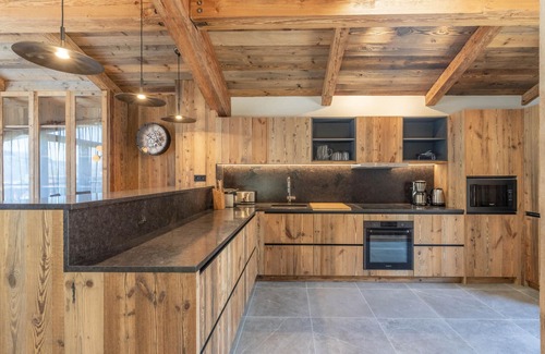 Le Praz Ski Chalet | Family Chalet with Spa Near Slopes in Courchevel Le Praz