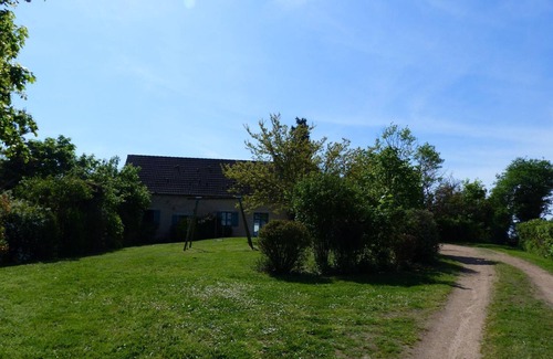 Le Brethon Cottage | Family cottage with garden, terrace and private pond