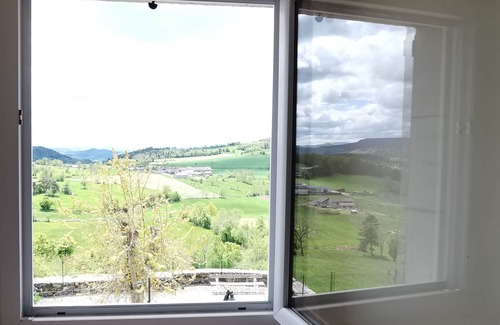 Mezeres Cottage | Family cottage with yard, ping-pong, near Lyon and Clermont-Ferrand