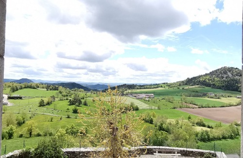 Mezeres Cottage | Family cottage with yard, ping-pong, near Lyon and Clermont-Ferrand
