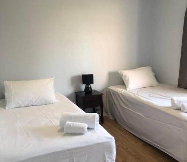 Hamilton Villa | Family-Friendly 5-Bedroom Home Near Uni & Hamilton Gardens - Sleeps 10