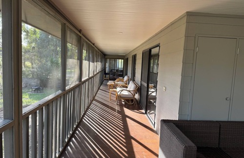 Wharparilla House | Family friendly accommodation up among the gum trees, kookaburras and kangaroos