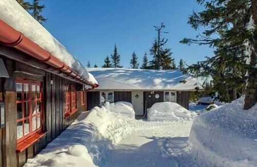 Sjusjoen Cabin | Family-friendly cabin at Sjusjøen with ski trails, sauna and fireplace