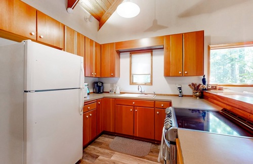 Roslyn Ridge Cabin | Family-friendly cabin with wood stove, Internet and W/D