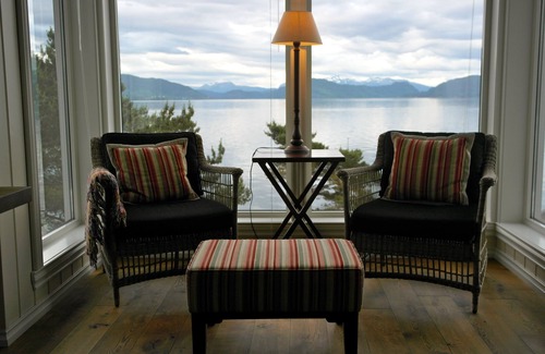 Strandvik House | Family-friendly cottage by the sea with fantastic views.