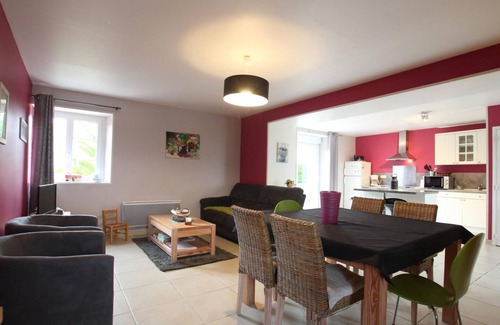 Ravenoville Cottage | Family-Friendly Farmhouse Near Utah Beach with a Spacious Garden and Shared Playground