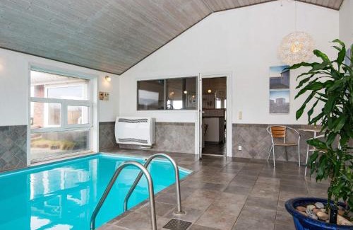 Henne Strand House | Family-friendly Haven with Pool - By Traum Ferienwohnungen