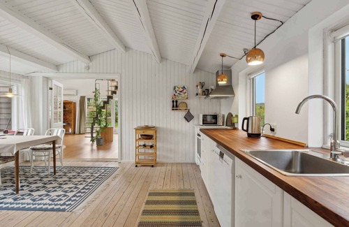 Olsted House | Family-friendly house with a view of the fjord