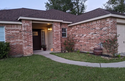 Willis House | Family Friendly Oasis, just 5 min from the lake