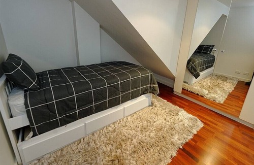 Melbourne Central Business District Apartment | Family friendly stay with a panorama view - 7 day stay special