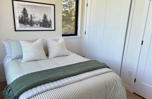 Waterford Apartment | Family-Friendly Tiny Cabin with Hot Tub and Epic Views near Poley Mountain, NB